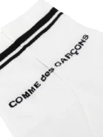 Comme Des Garçons chaussettes à bords rayés et imprimés avec logo - Image 2