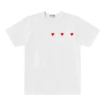 Logo PLAY horizontal à trois cœurs sur t-shirt (blanc) - Image 2
