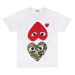 T-SHIRT BLANC AVEC COEURS MIROIRS IMPRIMÉS CAMO