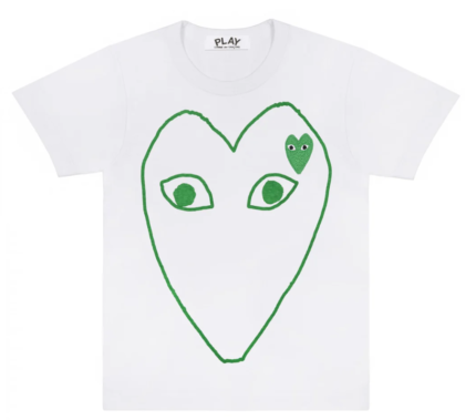 T-shirt blanc CDG PLAY avec cœur et emblème à contour vert