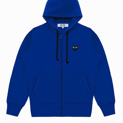 Découvrez le sweat à capuche zippé CDG bleu marine. Un hoodie premium alliant confort, qualité et design minimaliste pour un style streetwear élégant au quotidien.